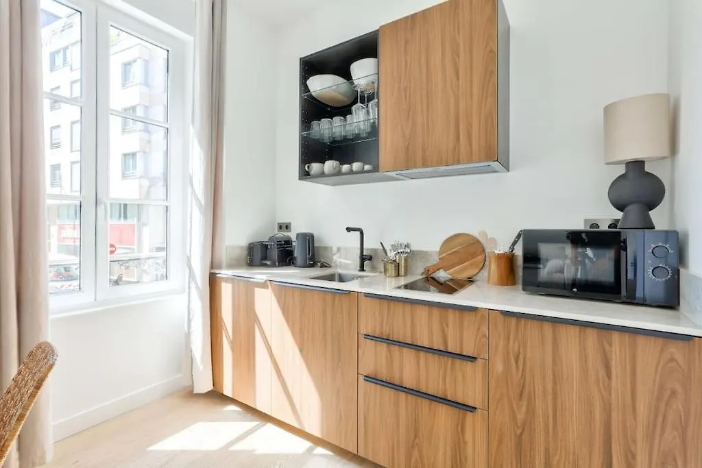 Stunning 1Br Flat Near Bon Marche Rive Gauche contacts